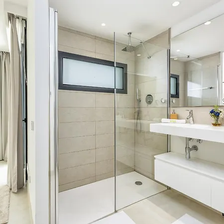 Apartment Vivi Homes - Lady Pool, Garden, Patio &